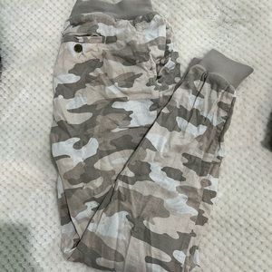 Lucky Brand Women's Linen blend Jogger Drawstring Camo pant size Small